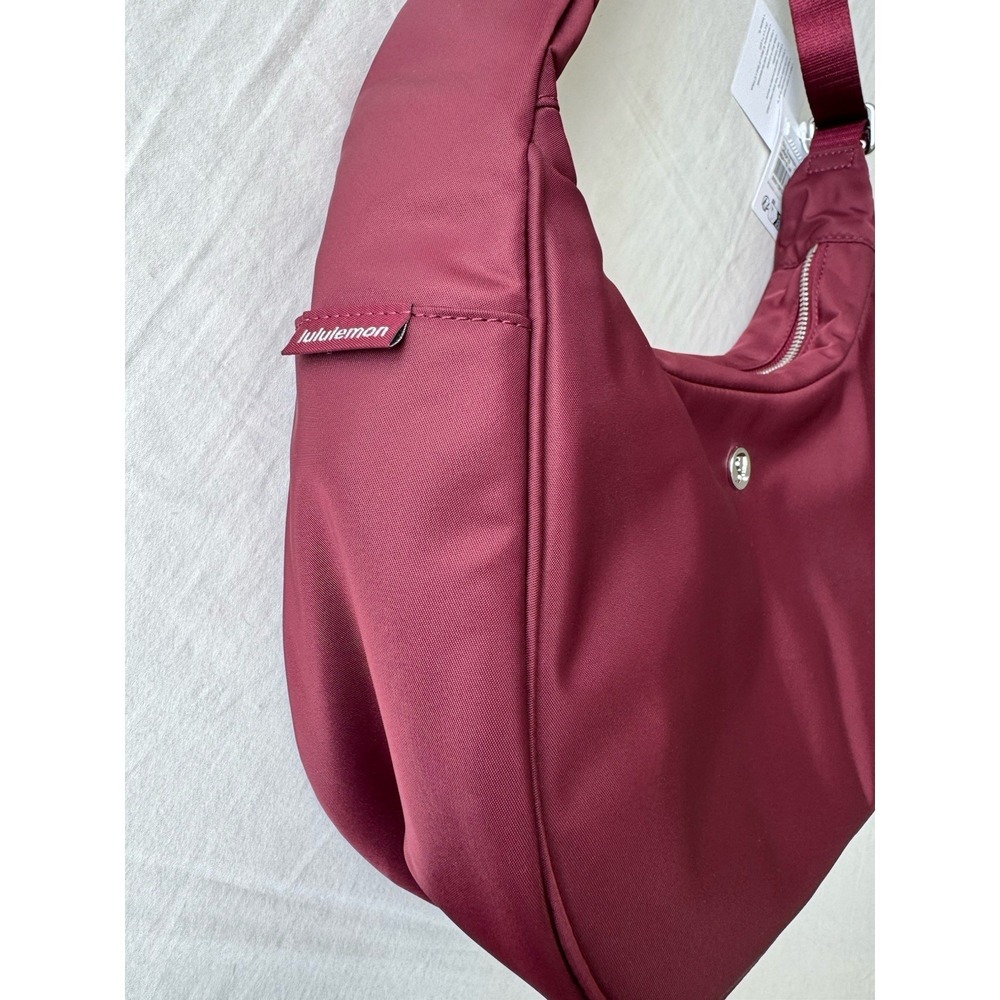 NEW Lululemon City Essential Shoulder Bag 4L Burgundy Bay Adjustable Strap Purse - Picture 6 of 8